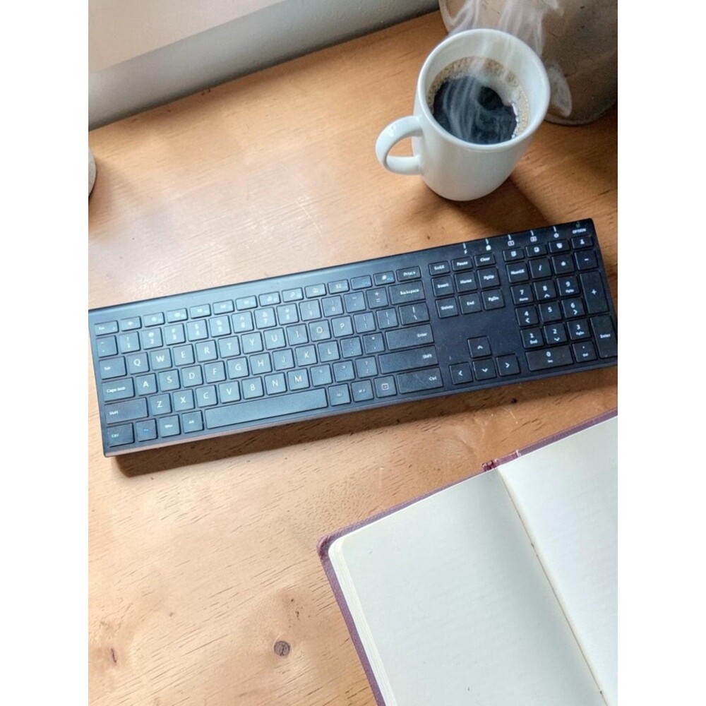 Jelly Comb K12 Wireless Bluetooth Keyboard Backlit Rechargeable Black